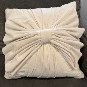 Threshold Target 🎯 Studio McGee Holiday  Bow Pillow NEW!